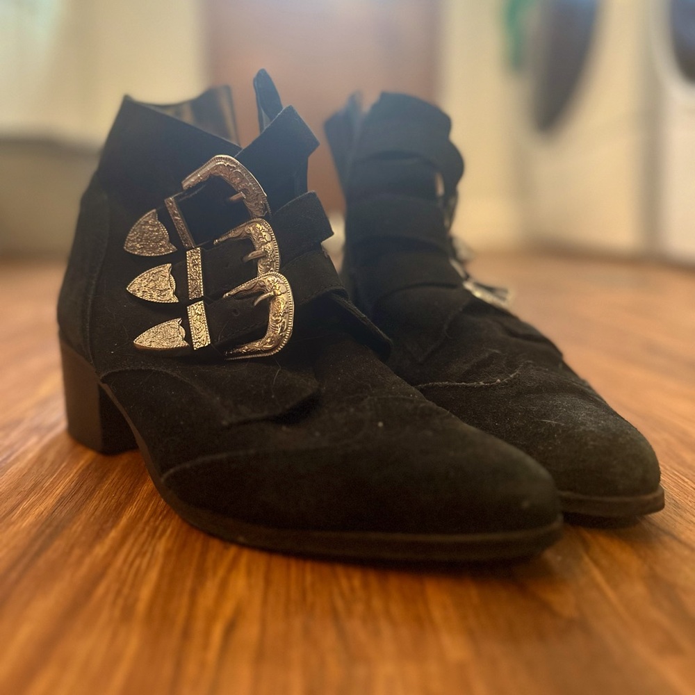 Vintage buckled bootie
